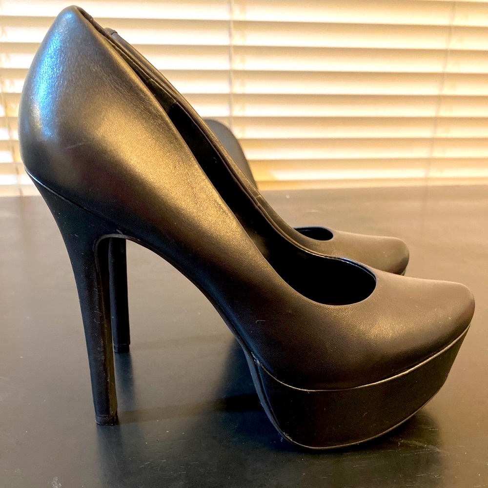 Jessica Simpson black high heels